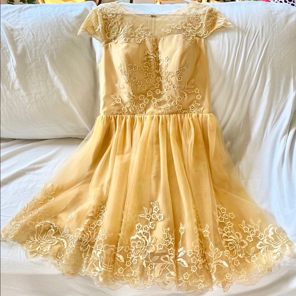 JJs House A-Line Scoop Neck Dress in Gold